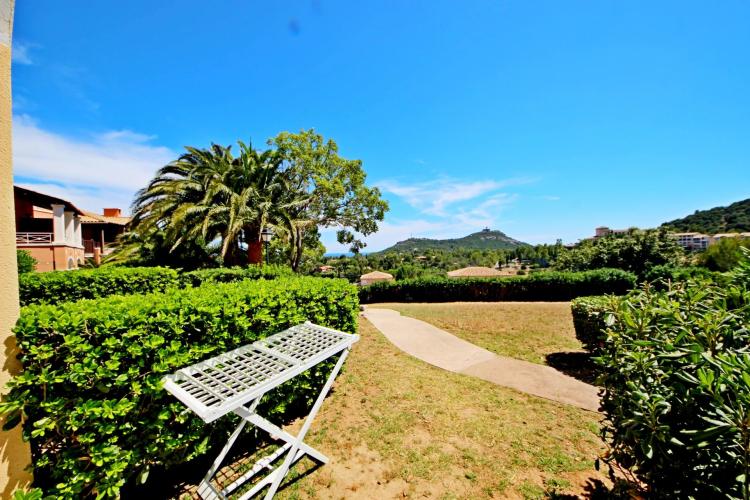 EXCLUSIVITE AZZURRA AGAY CAP ESTEREL  VILLAGE PIERRE & VACANCES APPARTEMENT 2 PIÈCES AVEC JARDIN
