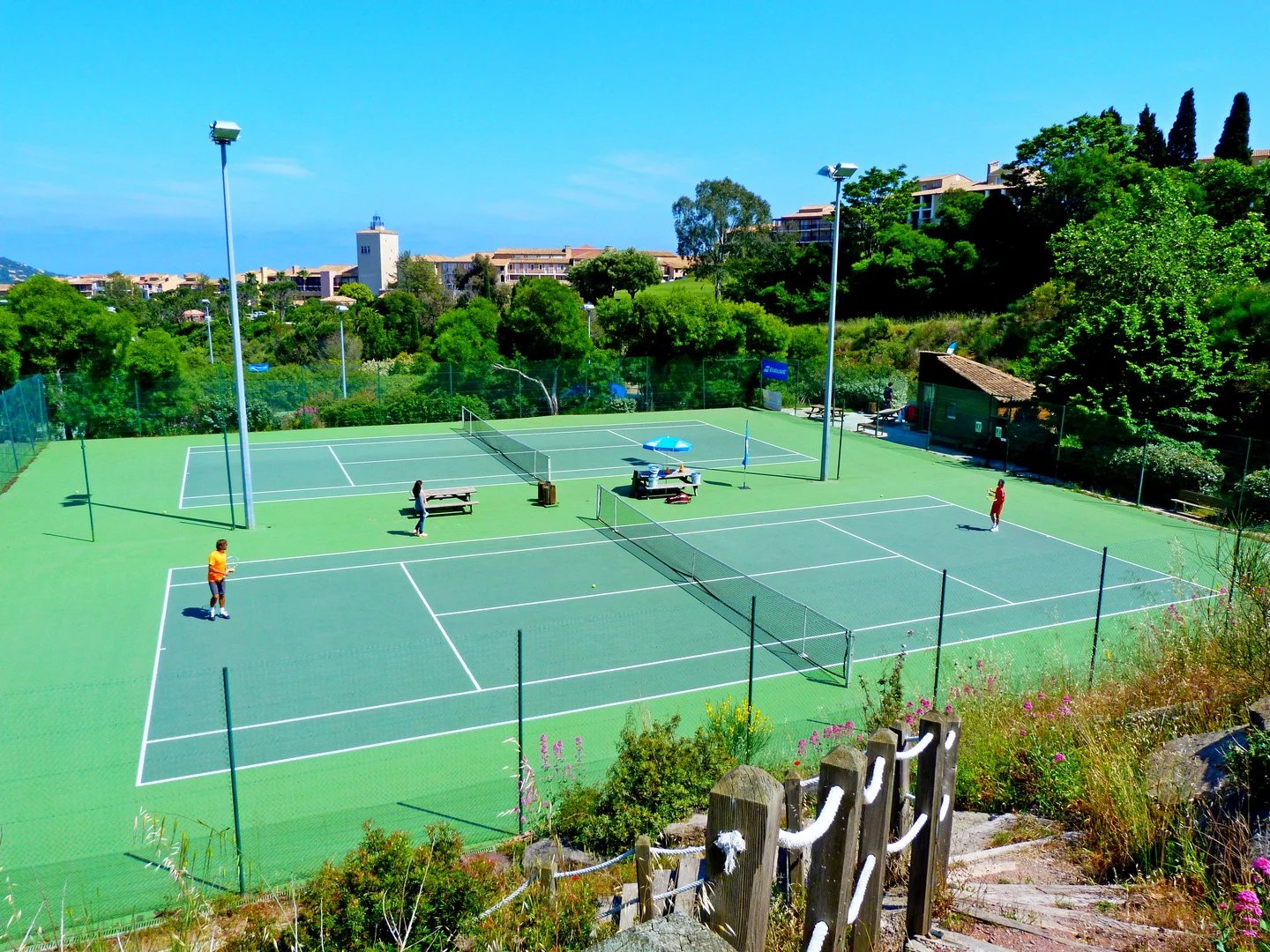 AGAY CAP ESTEREL Murs commerciaux occupés - Rentabilité nette 6% - Emplacement Premium Cap Estérel (Saint-Raphaël)