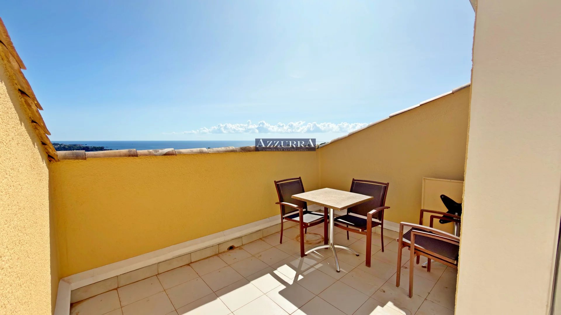 AGAY CAP ESTEREL VILLAGE 3 PIECES DUPLEX VUE MER - PARKING PRIVE - LIBRE DE SUITE
