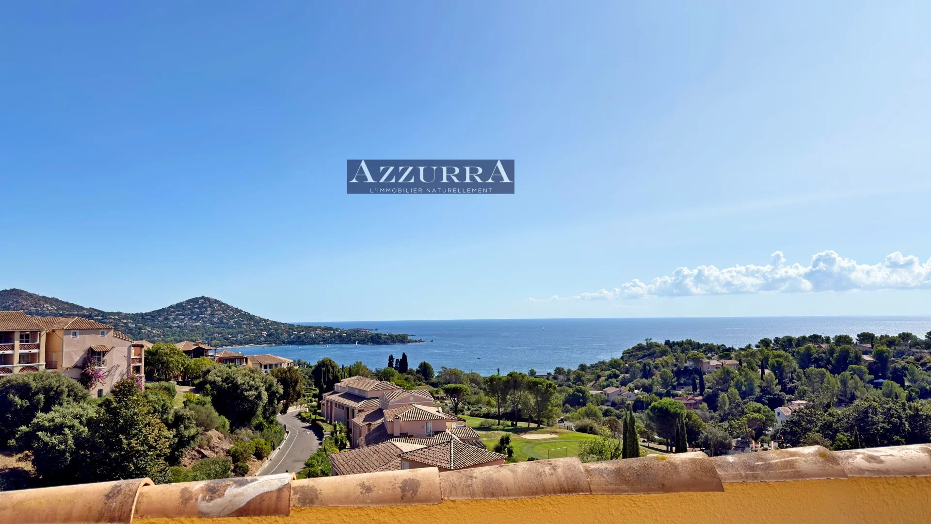AGAY CAP ESTEREL VILLAGE 3 PIECES DUPLEX VUE MER - PARKING PRIVE - LIBRE DE SUITE