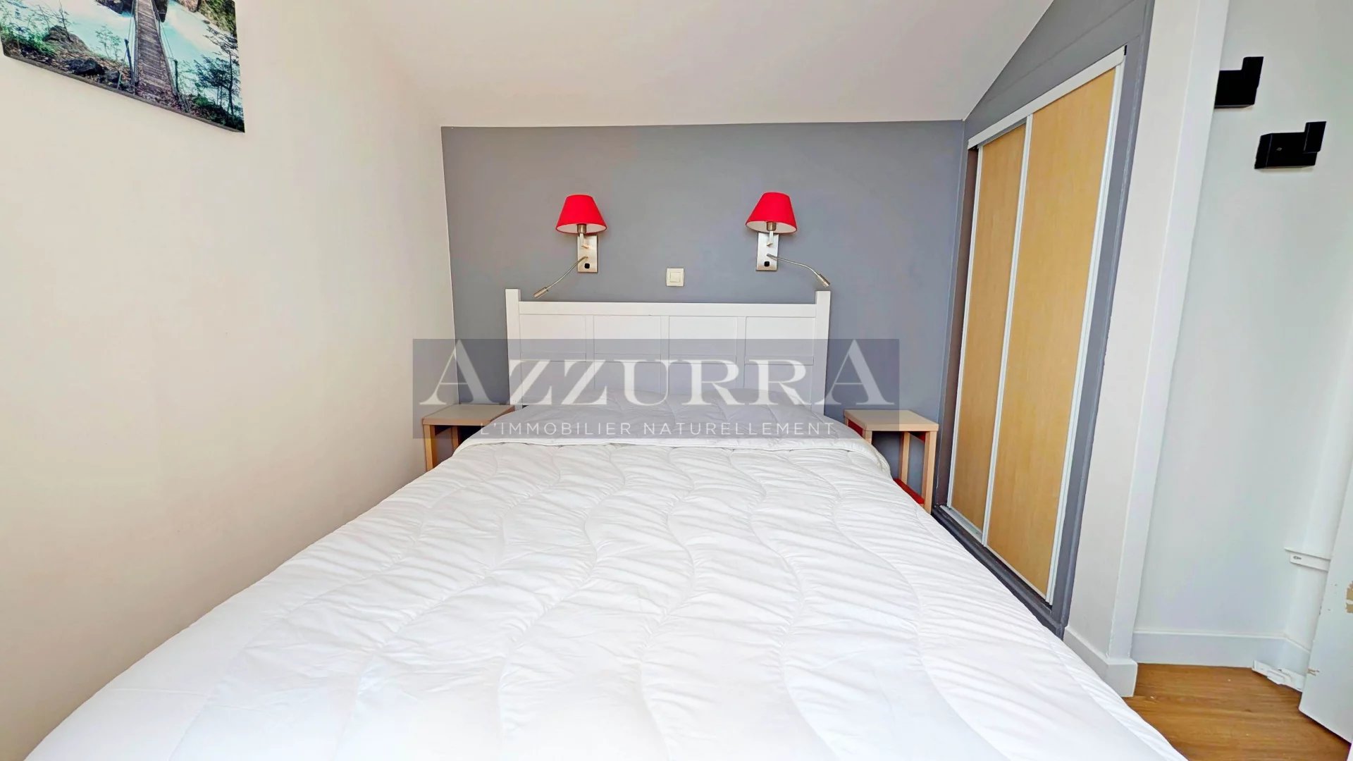 CAP ESTÉREL – DUPLEX RÉNOVÉ AVEC TERRASSE ET SOLARIUM