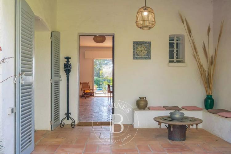 SAINT-RAPHAËL - VILLA FAMILIALE A PIED DES PLAGES