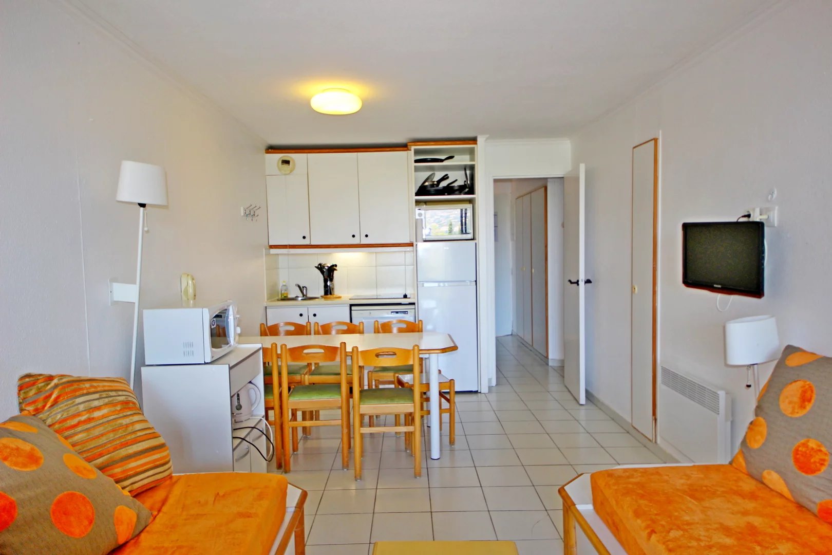 AGAY CAP ESTEREL LE HAMEAU 3 PIECES PREMIER ETAGE. ACCES FACILE. PARKING