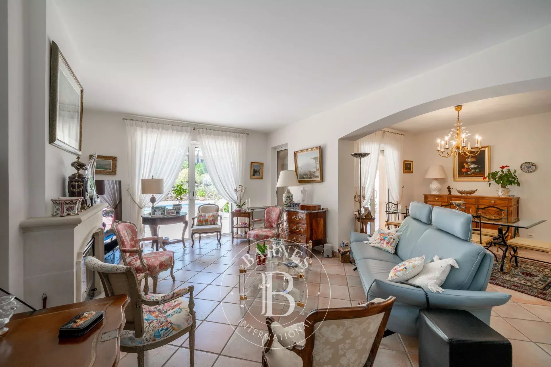 SAINT-RAPHAËL - VILLA FAMILIALE À PROXIMITÉ DES GOLFS ET DES COMMERCES