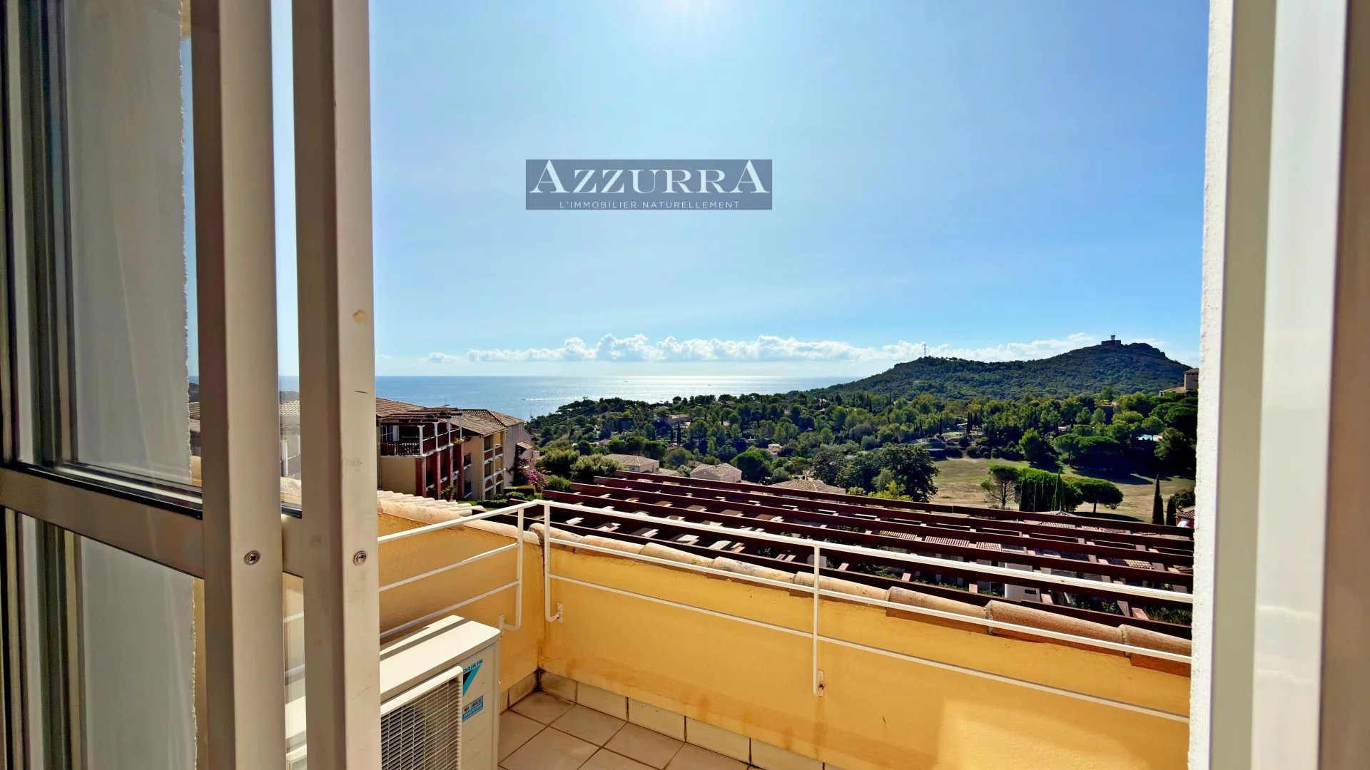AGAY CAP ESTEREL SUPERBE T3 DUPLEX VUE MER PANORAMIQUE. PARKING PRIVE