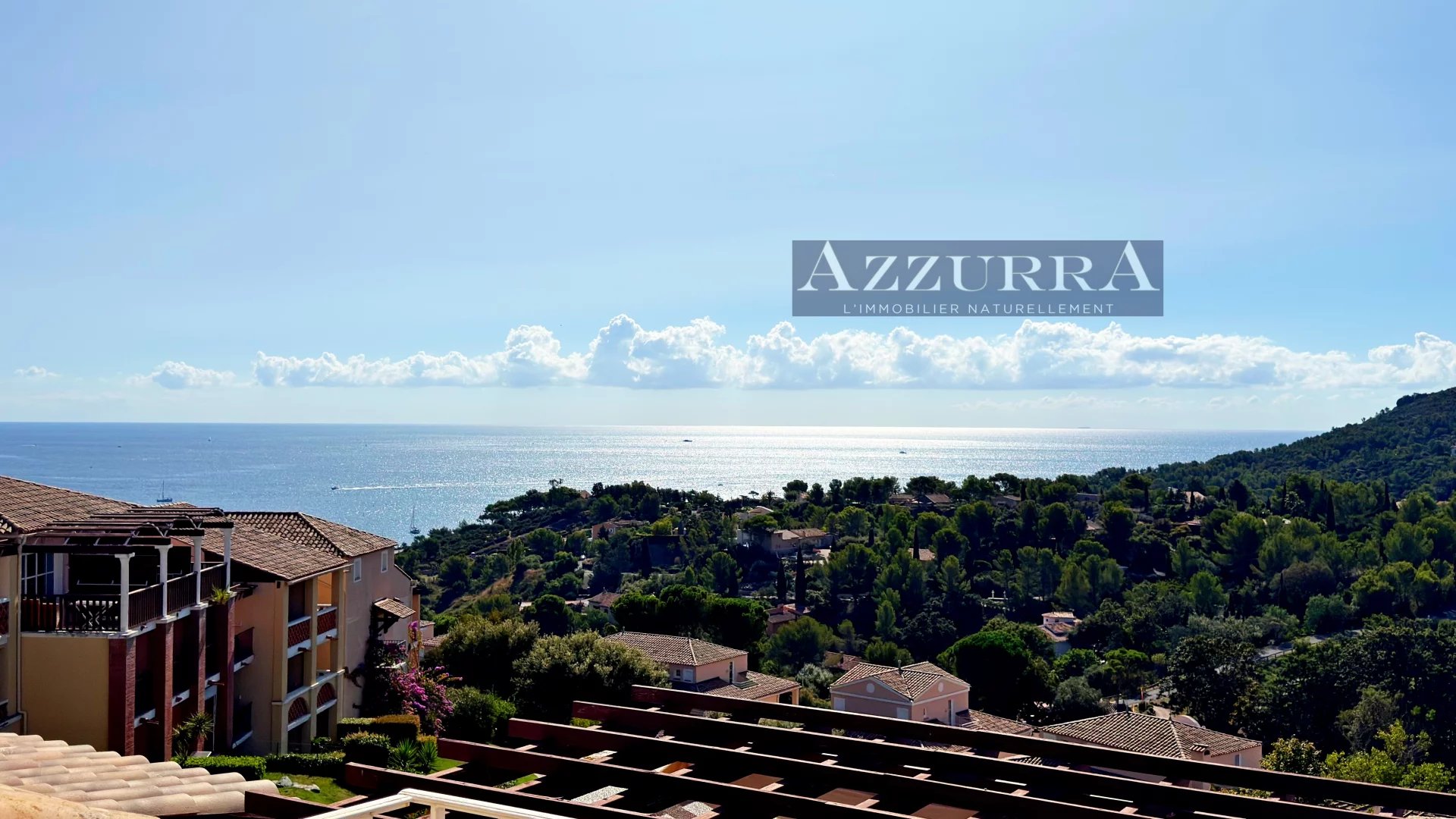 AGAY CAP ESTEREL SUPERBE T3 DUPLEX VUE MER PANORAMIQUE. PARKING PRIVE