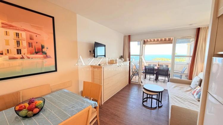 AGAY CAP ESTEREL SUPERBE T3 DUPLEX VUE MER PANORAMIQUE. PARKING PRIVE LIBRE DE SUITE