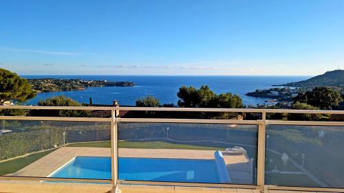 AGAY SAINT RAPHAEL magnifique villa contemporaine avec vue panoramique sur la mer