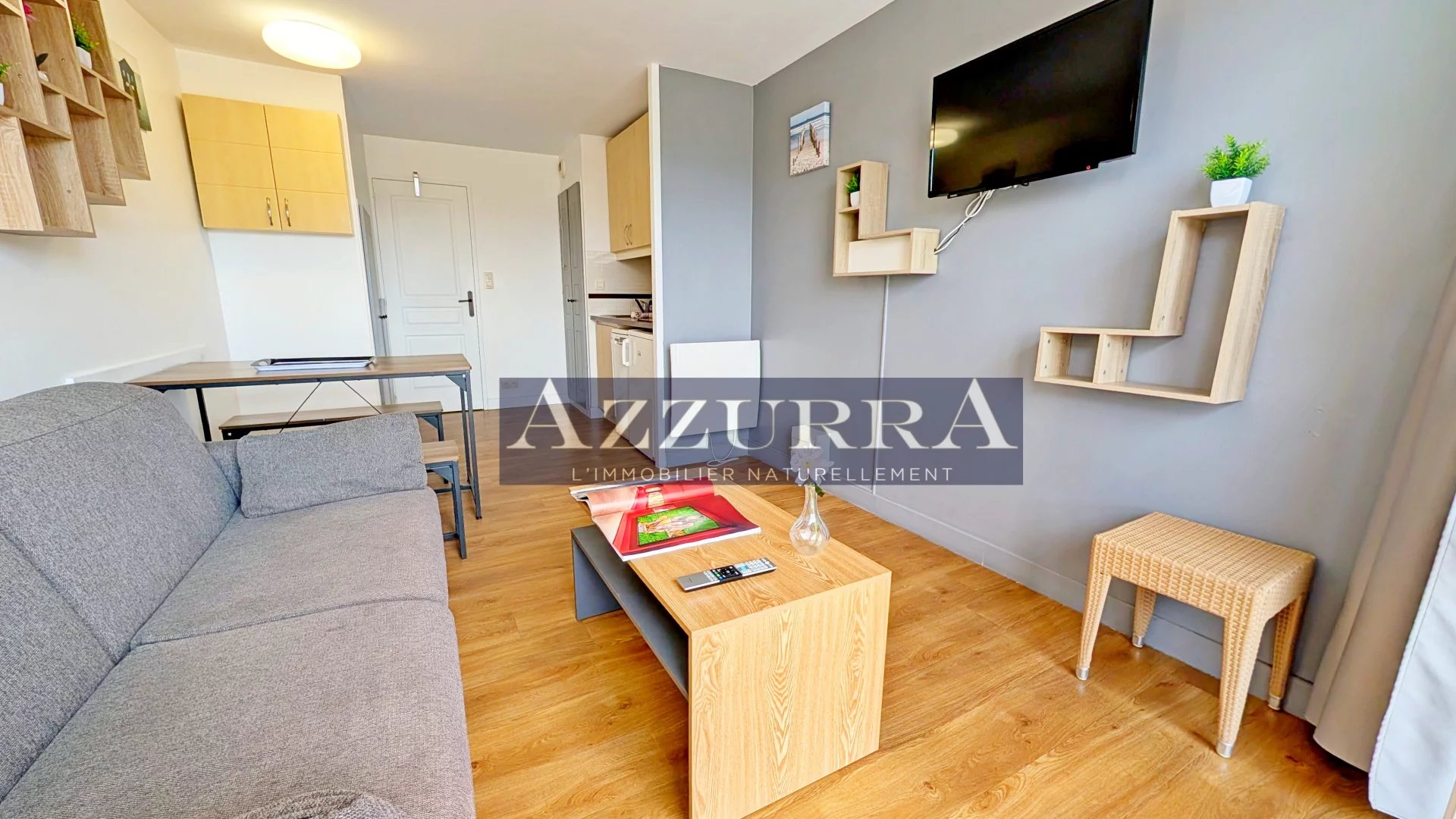 CAP ESTÉREL – DUPLEX RÉNOVÉ AVEC TERRASSE ET SOLARIUM