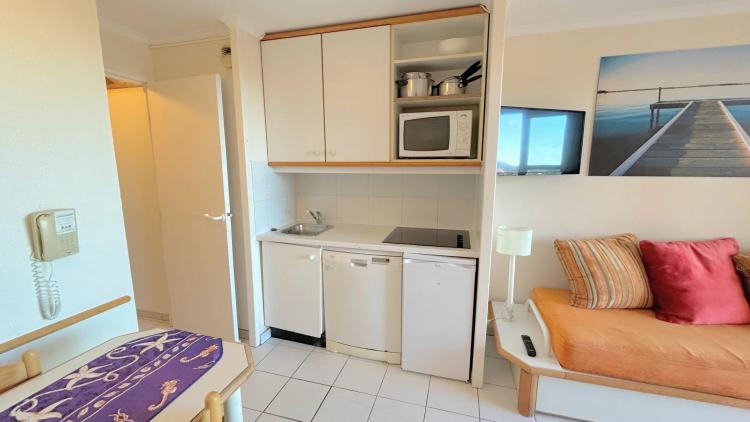 AGAY CAP ESTEREL 2 PIECES DERNIER ETAGE VUE MER PANORAMIQUE. PARKING PRIVE