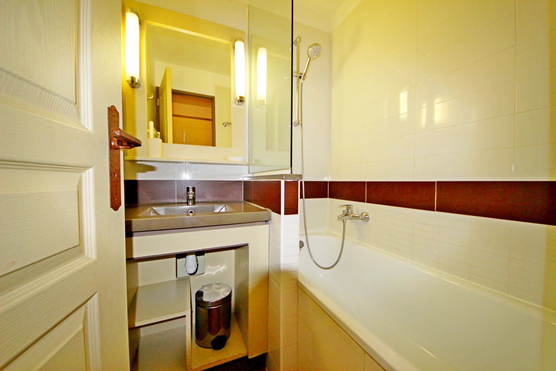 AGAY CAP ESTEREL 2 PIECES ETAGE