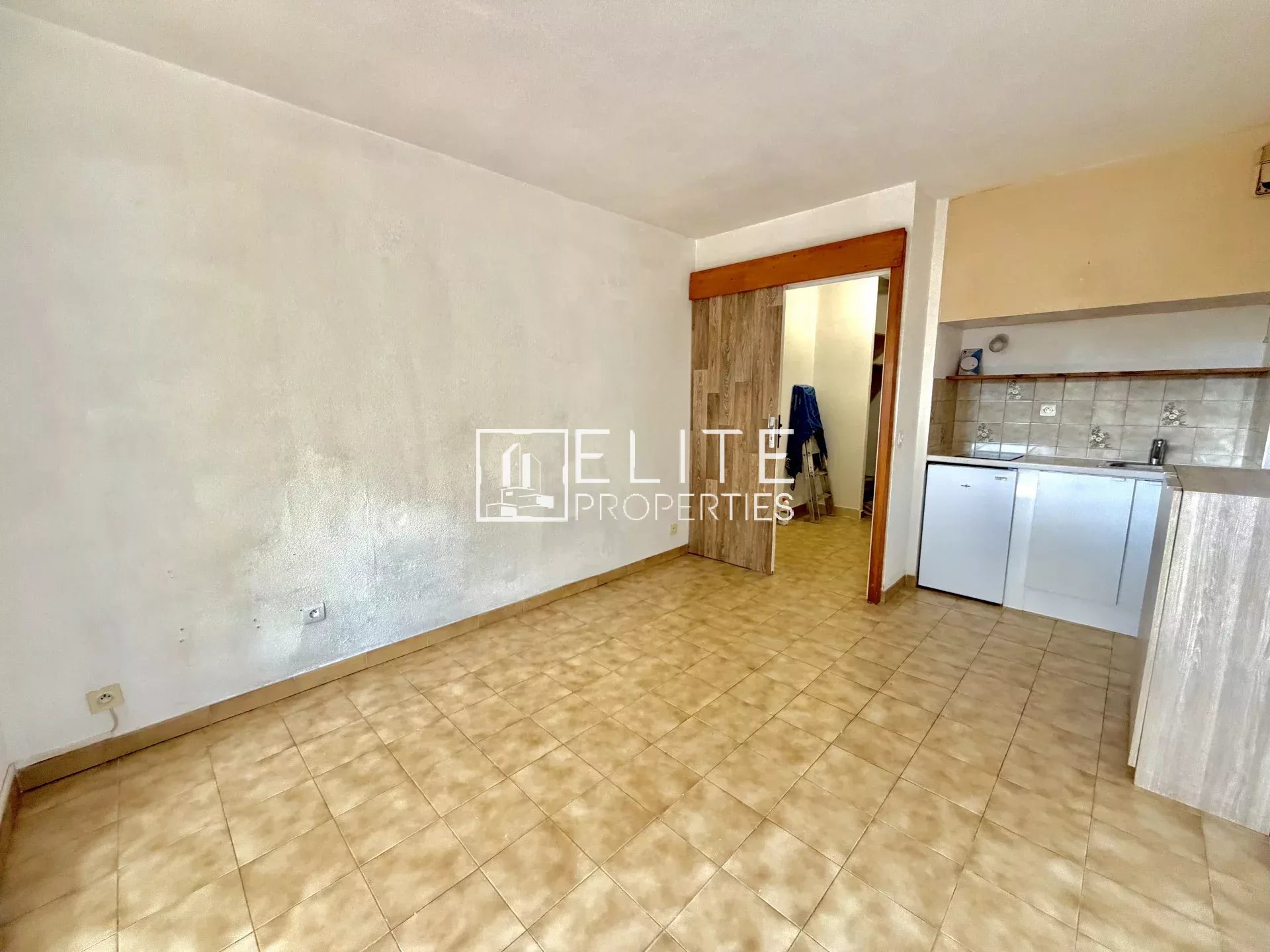 STUDIO 19 M² + JARDIN PRIVATIF – À 1 MIN DE LA MER À PIED – SAINT-RAPHAËL
