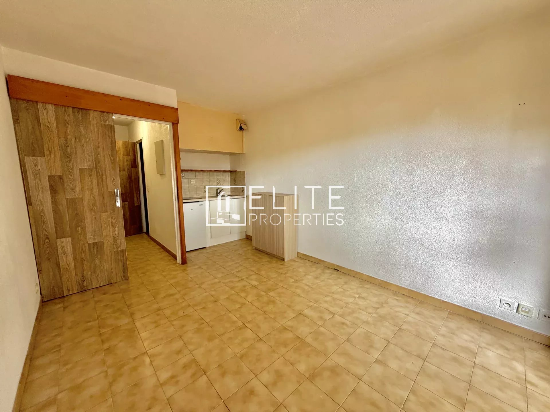 STUDIO 19 M² + JARDIN PRIVATIF – À 1 MIN DE LA MER À PIED – SAINT-RAPHAËL