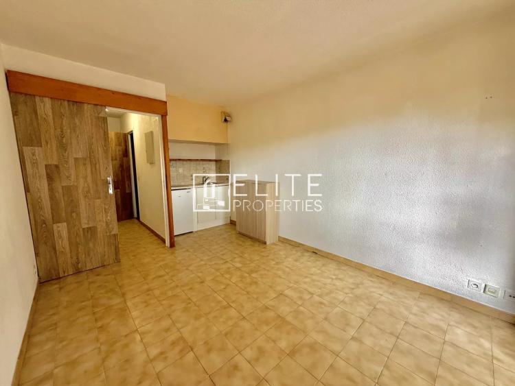 STUDIO 19 M² + JARDIN PRIVATIF – À 1 MIN DE LA MER À PIED – SAINT-RAPHAËL