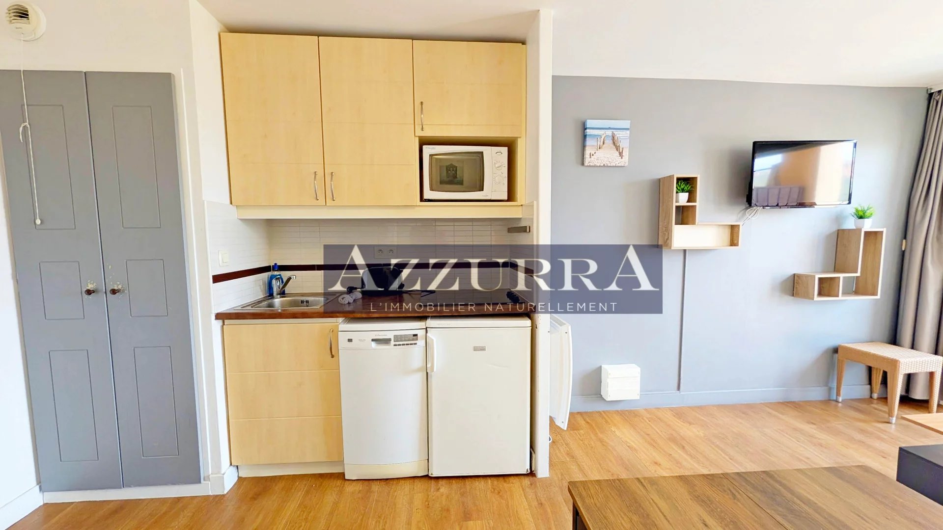 CAP ESTÉREL – DUPLEX RÉNOVÉ AVEC TERRASSE ET SOLARIUM