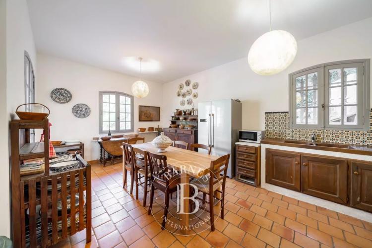 SAINT-RAPHAËL - VILLA FAMILIALE A PIED DES PLAGES