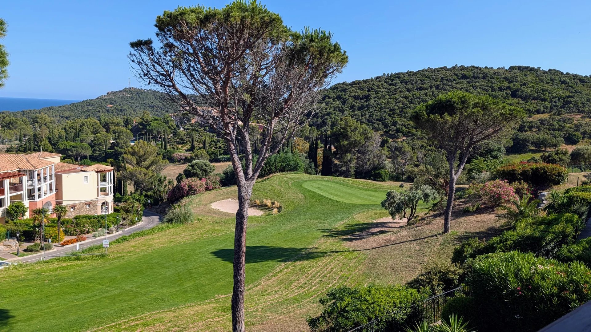 A VENDRE AGAY CAP ESTEREL 2 PIECES VUE MER