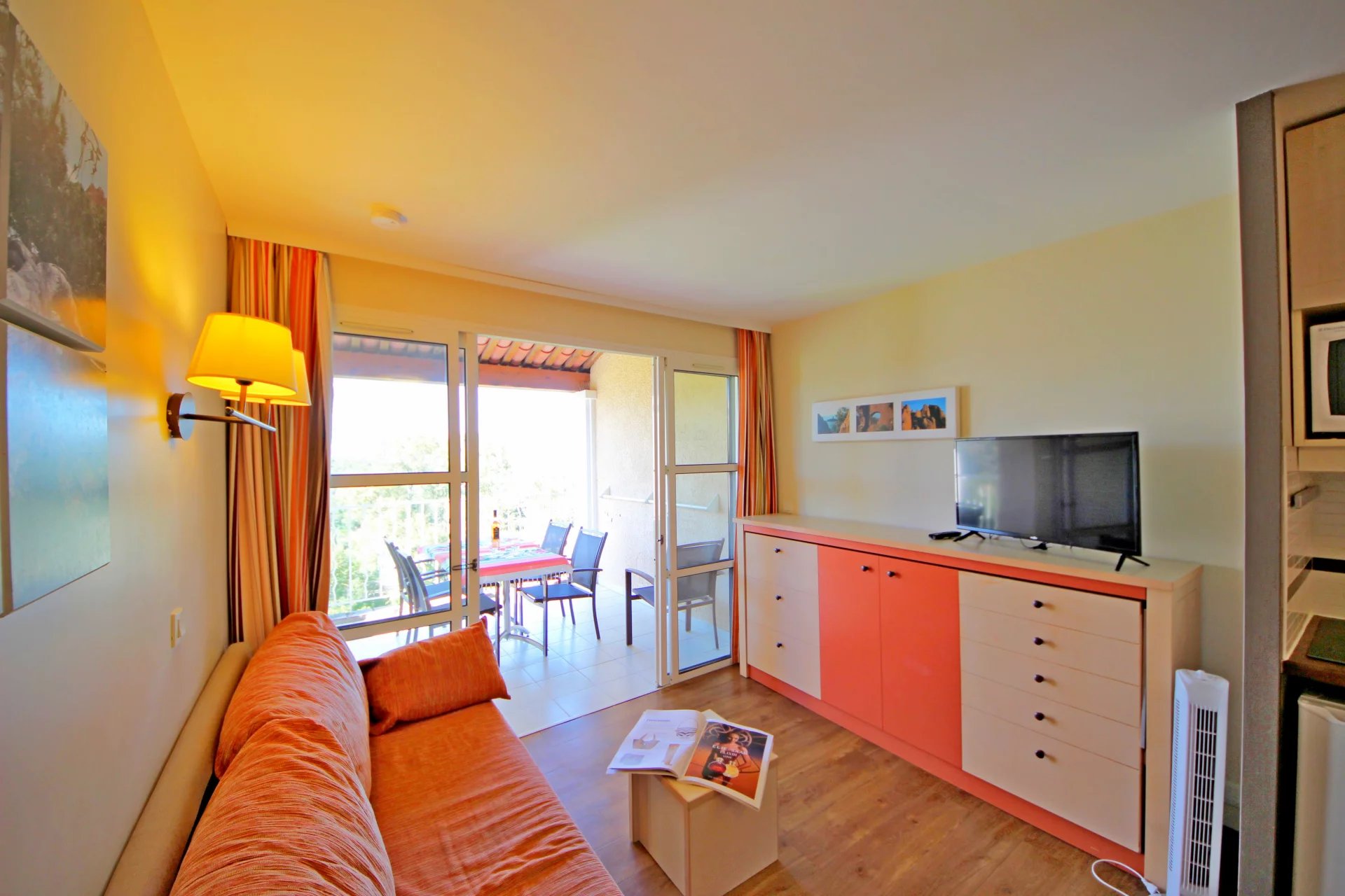 AGAY CAP ESTEREL 2 PIECES ETAGE