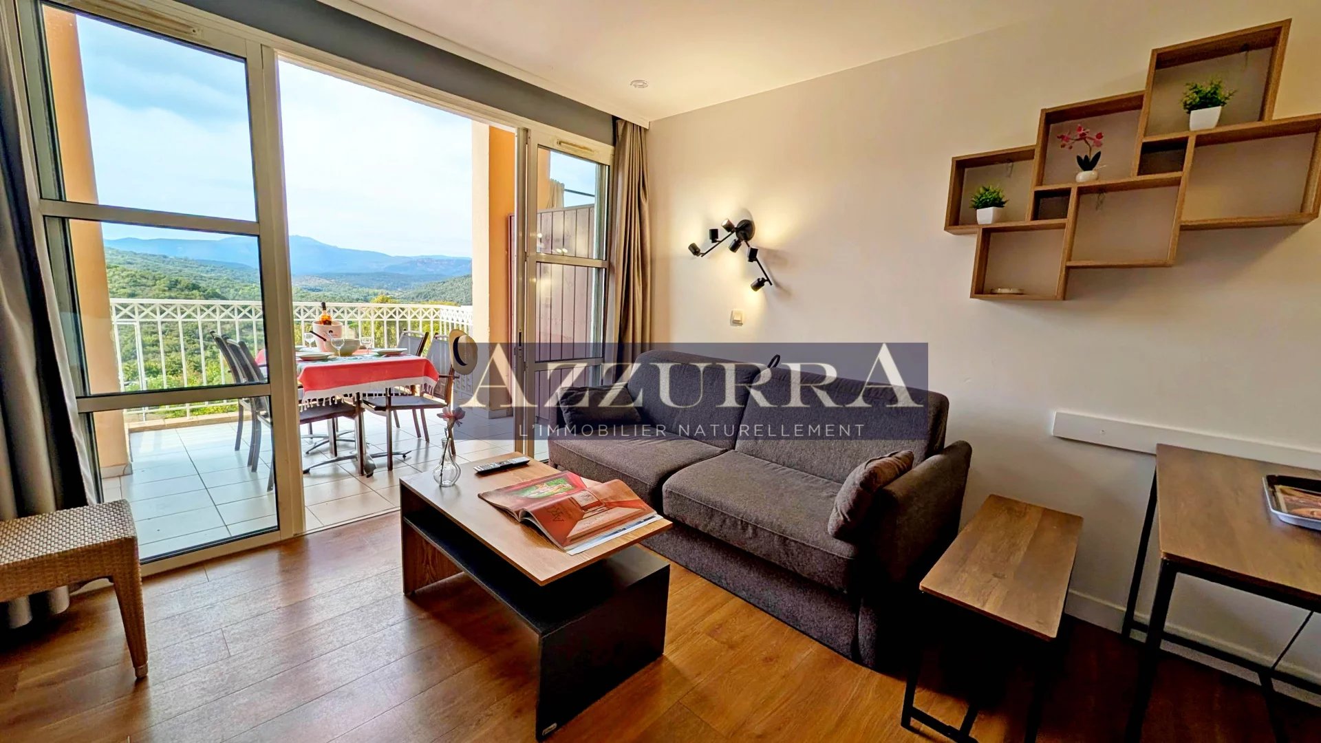 CAP ESTÉREL – DUPLEX RÉNOVÉ AVEC TERRASSE ET SOLARIUM