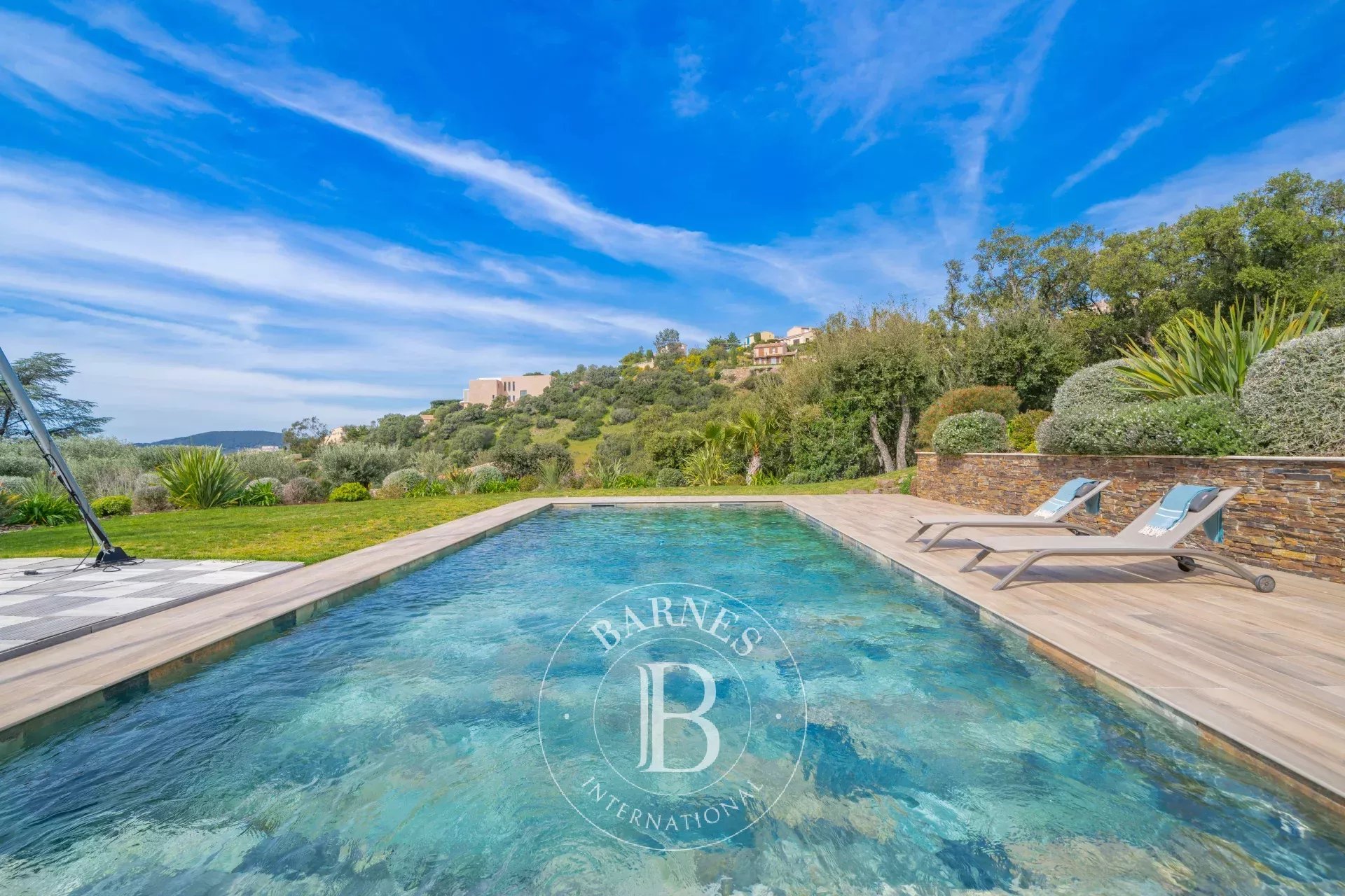 SAINT-RAPHAËL - VILLA CONTEMPORAINE AVEC VUE MER