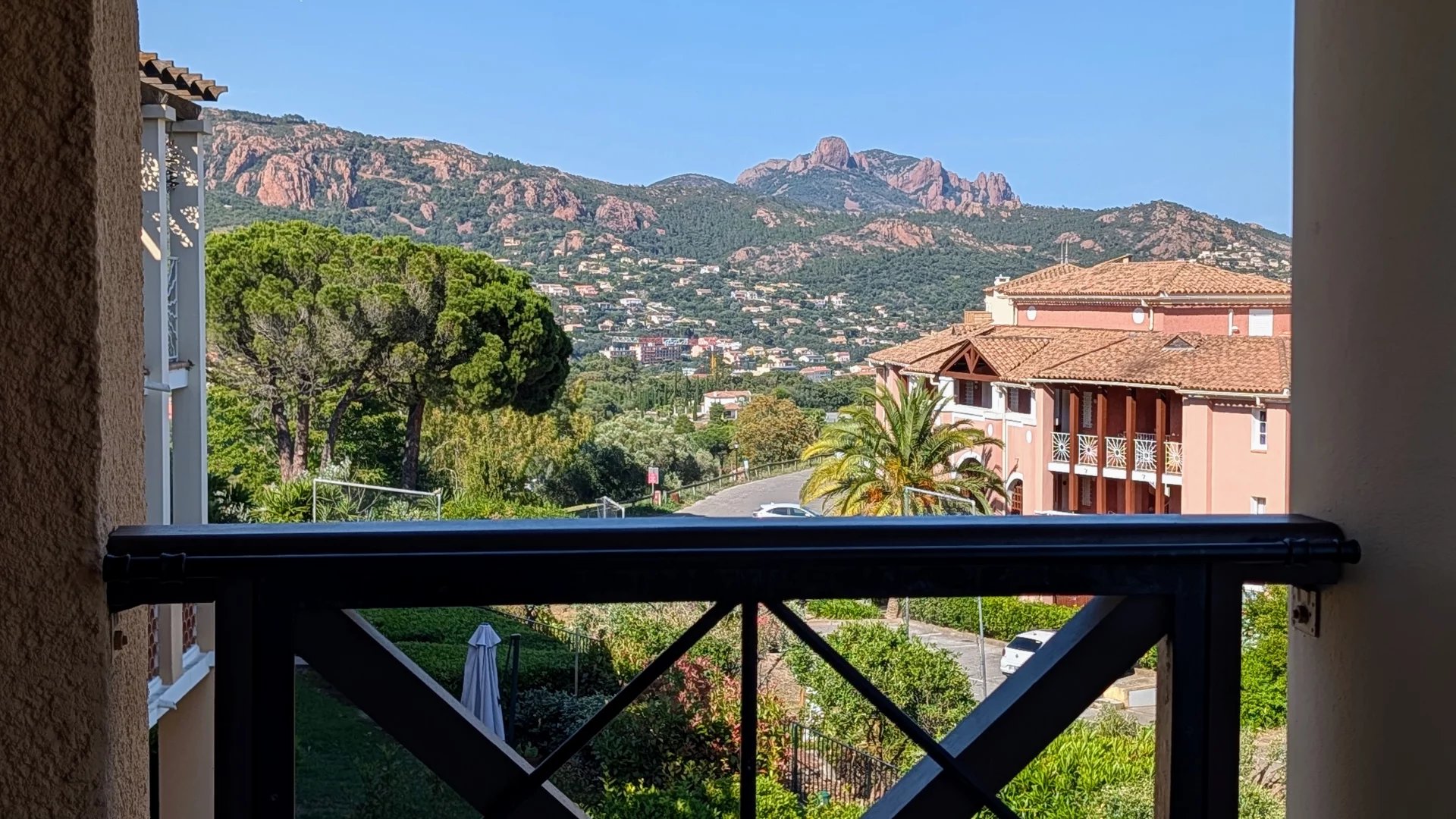 AGAY CAP ESTEREL 2 PIECES VUE MER; PARKING
