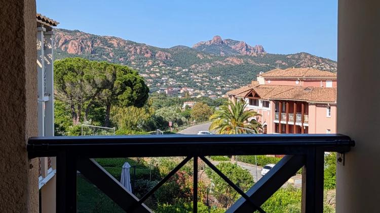 AGAY CAP ESTEREL 2 PIECES VUE MER; PARKING