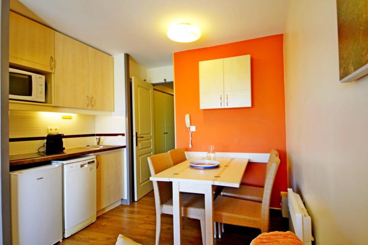 AGAY CAP ESTEREL 2 PIECES ETAGE