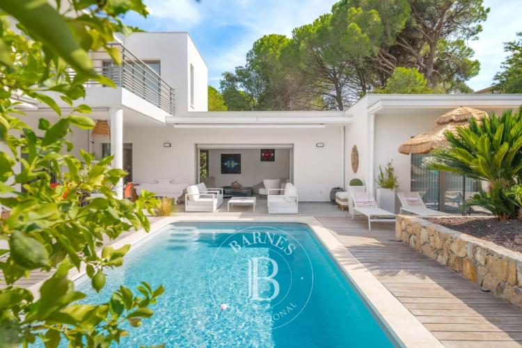 SAINT-RAPHAËL - VILLA CALIFORNIENNE AVEC PISCINE