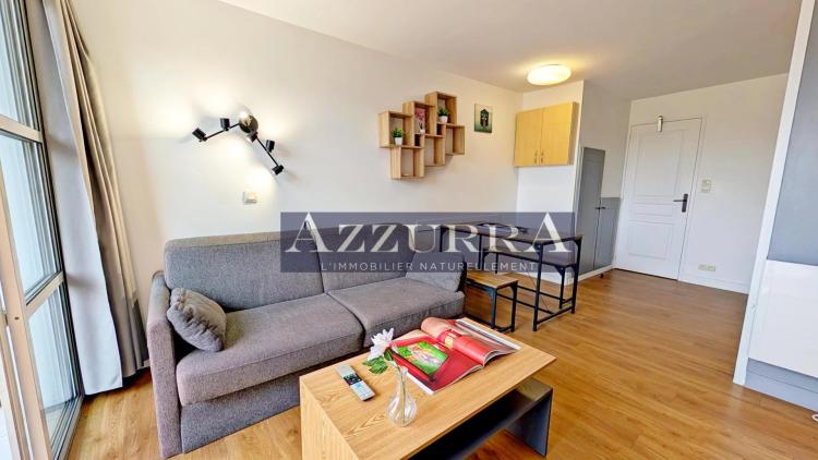CAP ESTÉREL – DUPLEX RÉNOVÉ AVEC TERRASSE ET SOLARIUM