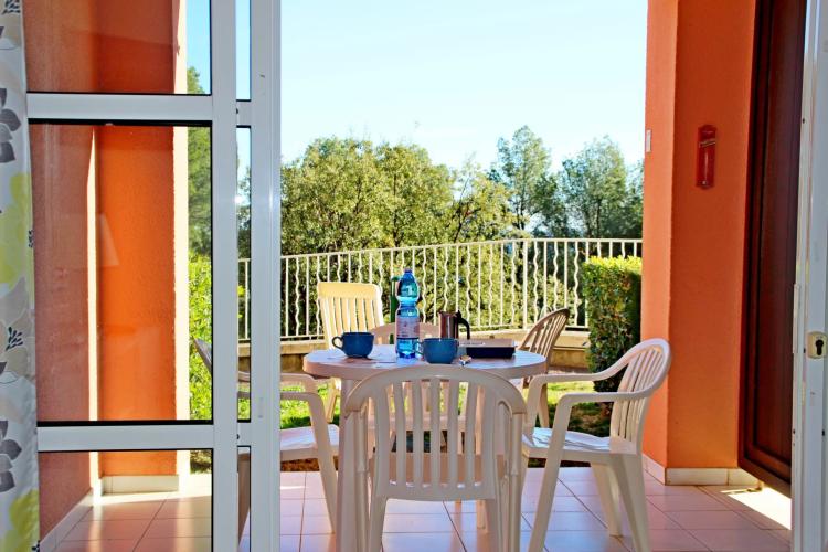 SOUS OFFRE AGAY CAP ESTEREL studio cabine meublé pour 4 personnes avec terrasse et jardin