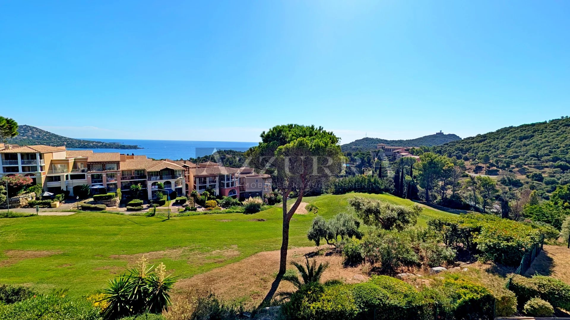AGAY CAP ESTEREL 2 PIECES DERNIER ETAGE VUE MER PANORAMIQUE