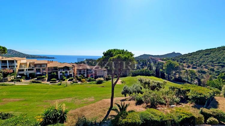 AGAY CAP ESTEREL 2 PIECES DERNIER ETAGE VUE MER PANORAMIQUE