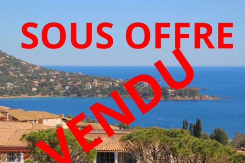 AGAY CAP ESTEREL BEAU 4 PIECES DUPLEX AVEC JARDIN ET VUE MER PANORAMIQUE. PARKING A PROXIMITE