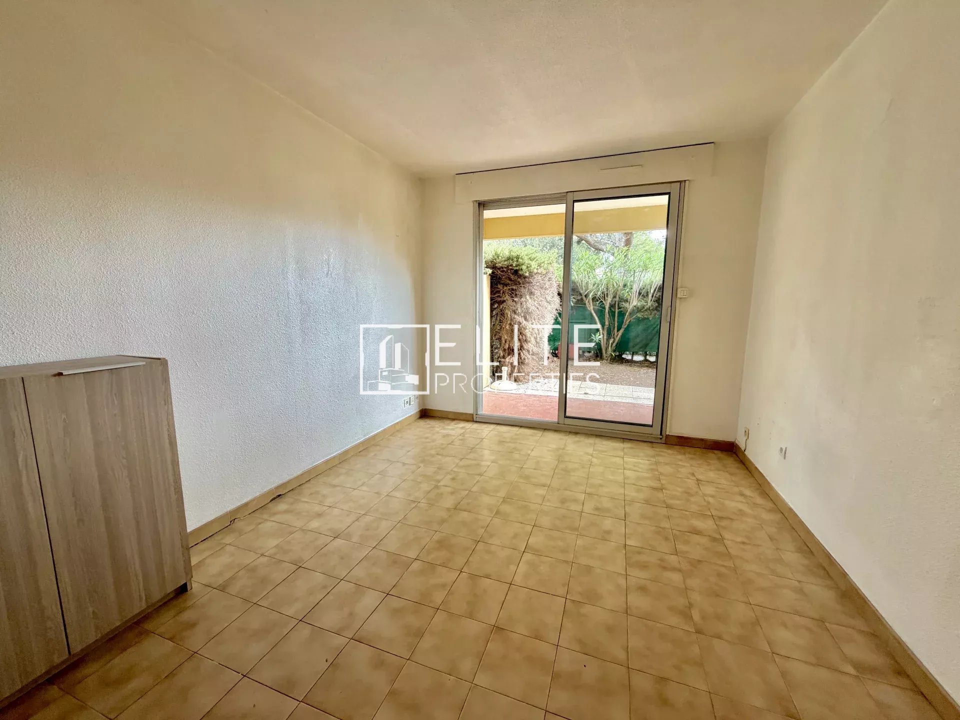 STUDIO 19 M² + JARDIN PRIVATIF – À 1 MIN DE LA MER À PIED – SAINT-RAPHAËL