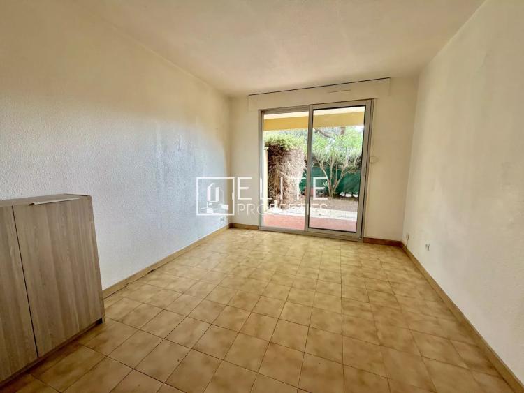 STUDIO 19 M² + JARDIN PRIVATIF – À 1 MIN DE LA MER À PIED – SAINT-RAPHAËL