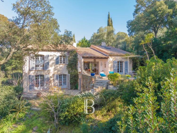 SAINT-RAPHAËL - VILLA FAMILIALE A PIED DES PLAGES