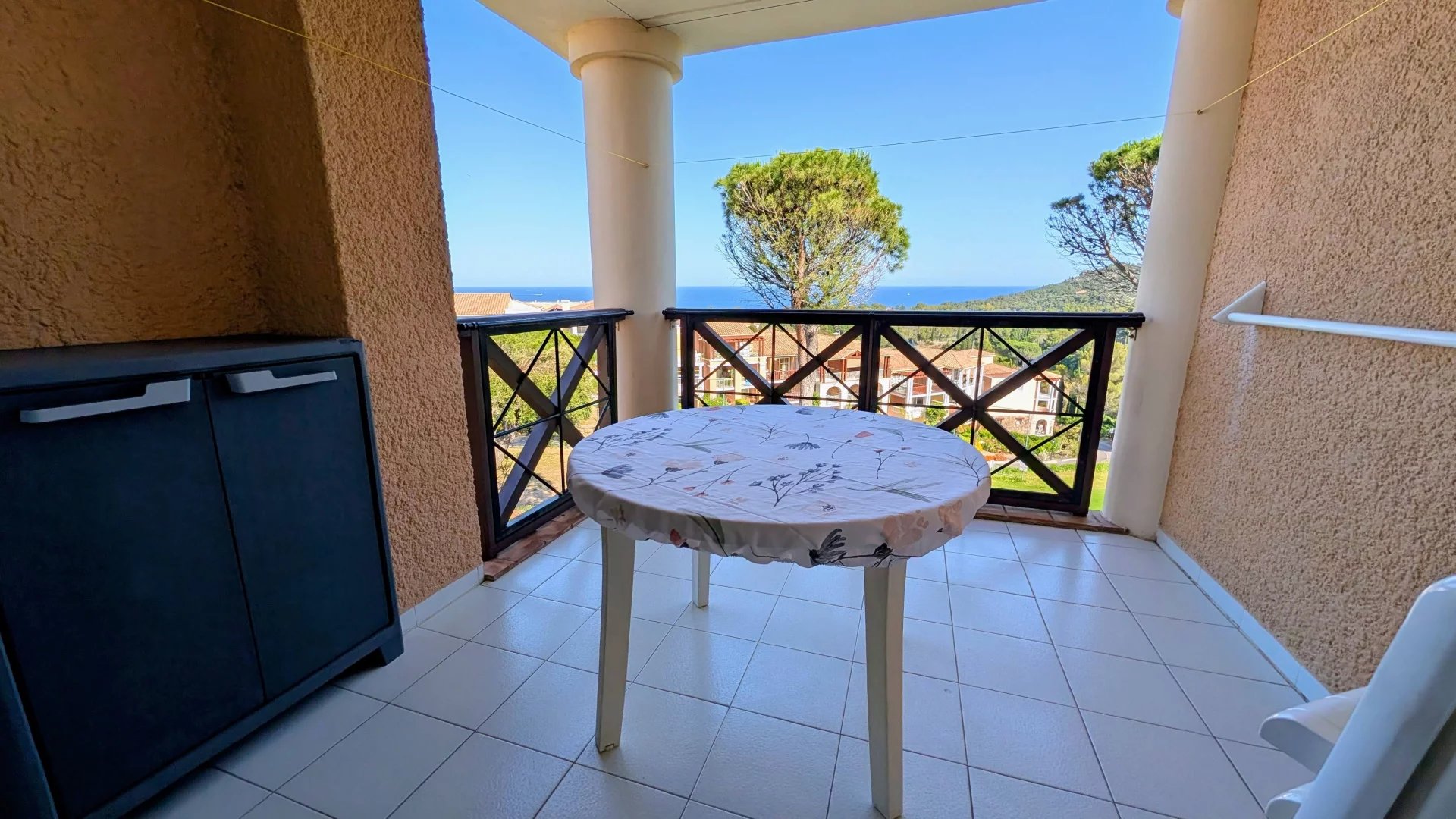 A VENDRE AGAY CAP ESTEREL 2 PIECES VUE MER