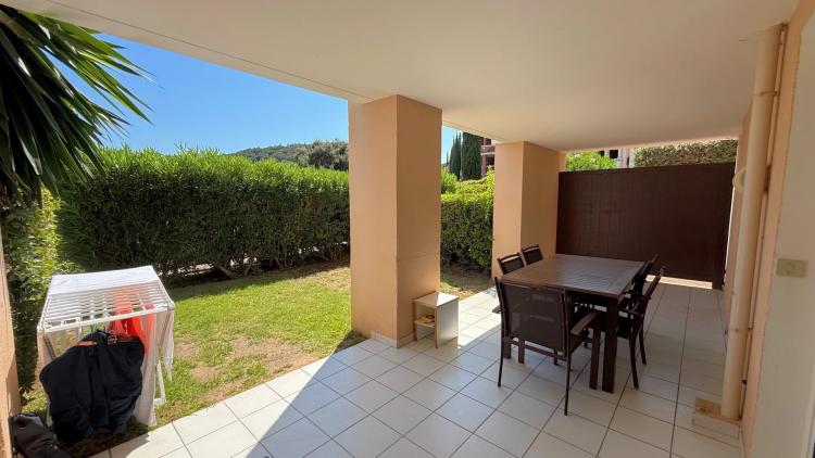 AGAY - CAP ESTEREL À vendre 3 pièces rez-de-jardin trame large