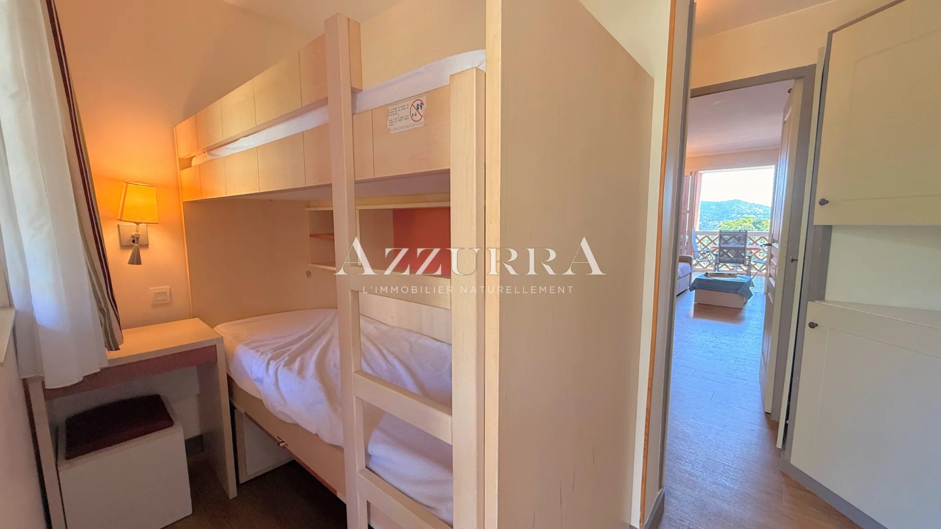 À vendre – Studio cabine avec vue exceptionnelle sur l'Estérel et la baie d'Agay