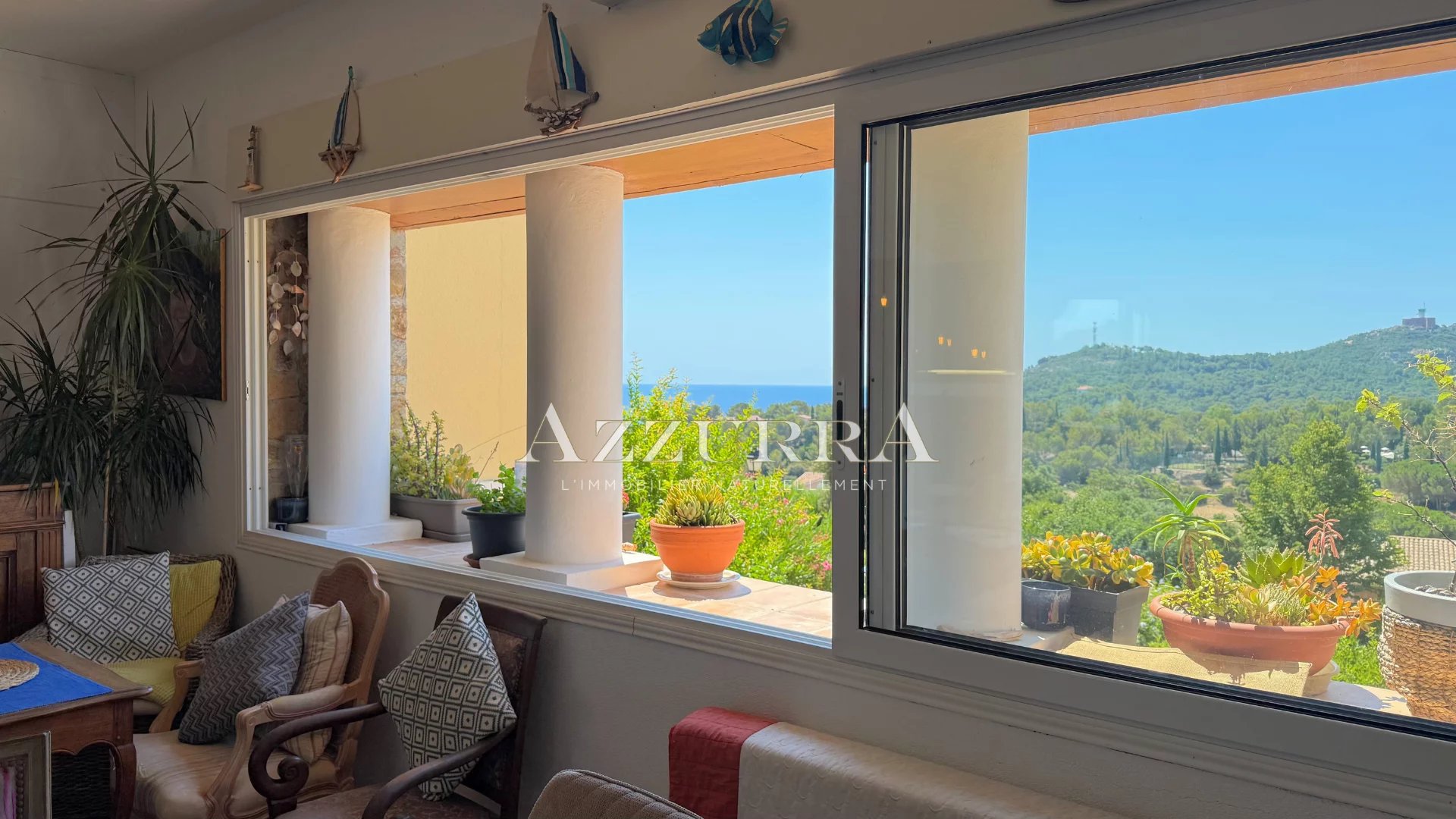 AGAY CAP ESTEREL grand T2 type large de 51m² habitables