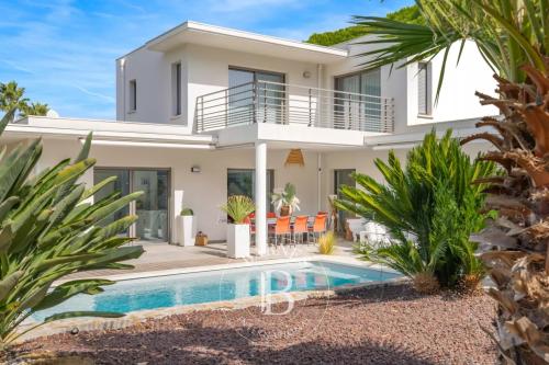 SAINT-RAPHAËL - VILLA CALIFORNIENNE AVEC PISCINE