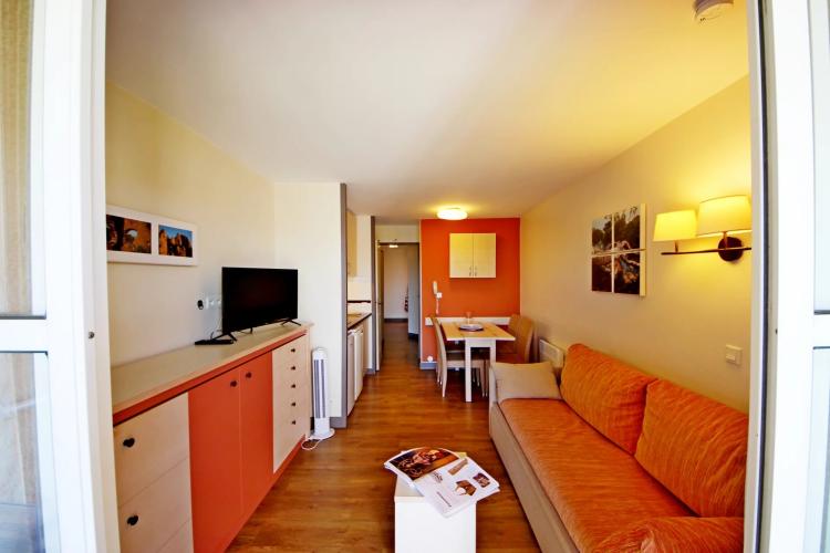 AGAY CAP ESTEREL 2 PIECES ETAGE