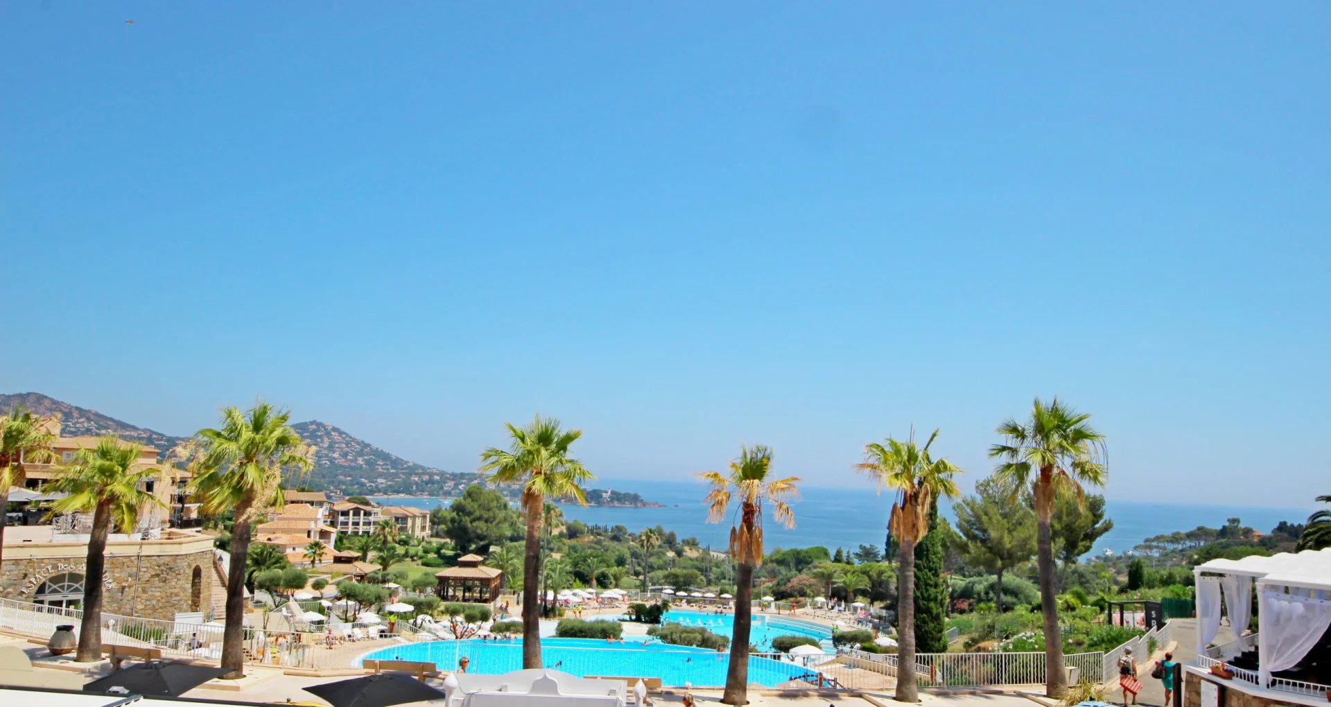 AGAY CAP ESTEREL Murs commerciaux occupés - Rentabilité nette 6% - Emplacement Premium Cap Estérel (Saint-Raphaël)