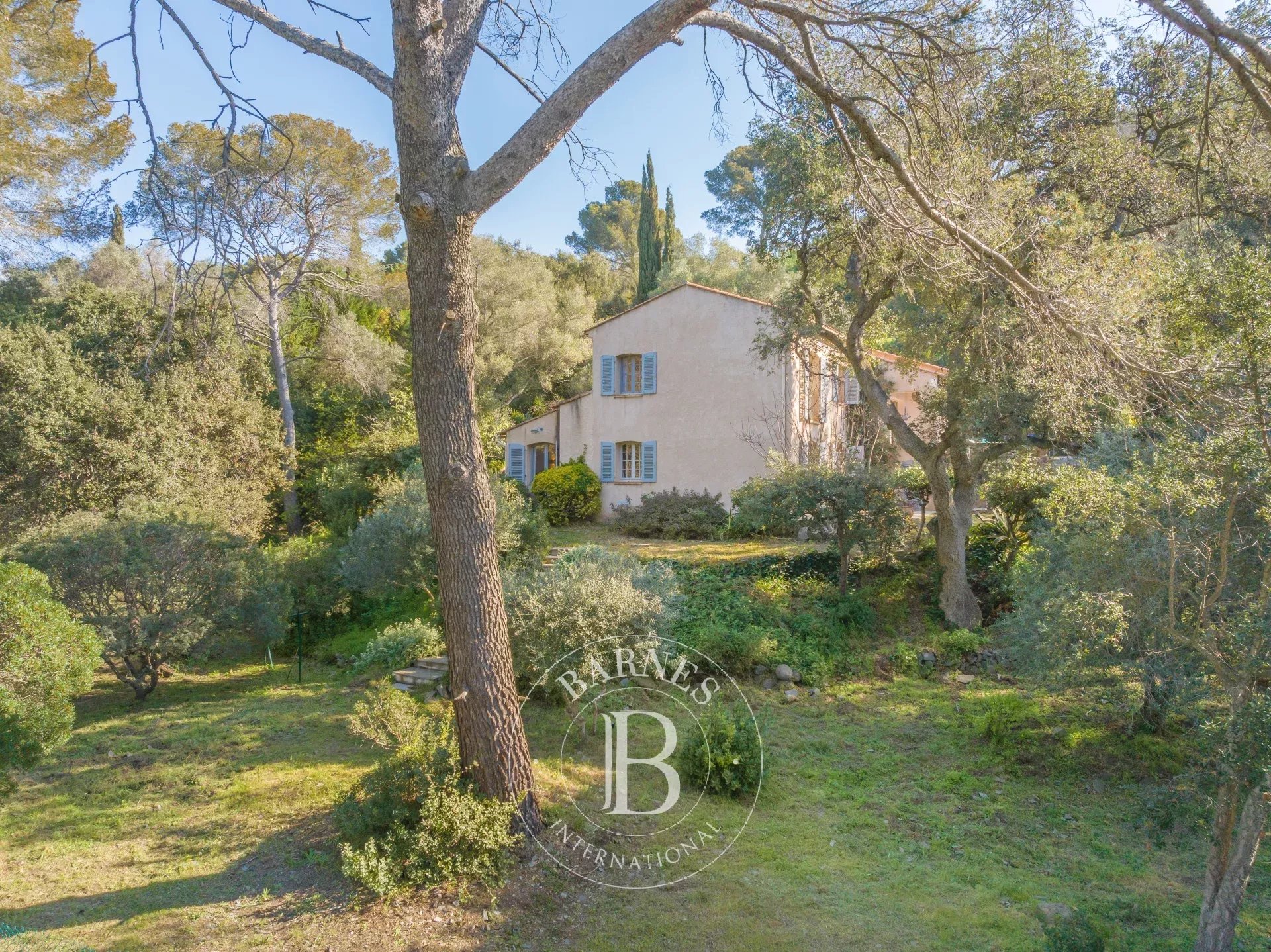 SAINT-RAPHAËL - VILLA FAMILIALE A PIED DES PLAGES