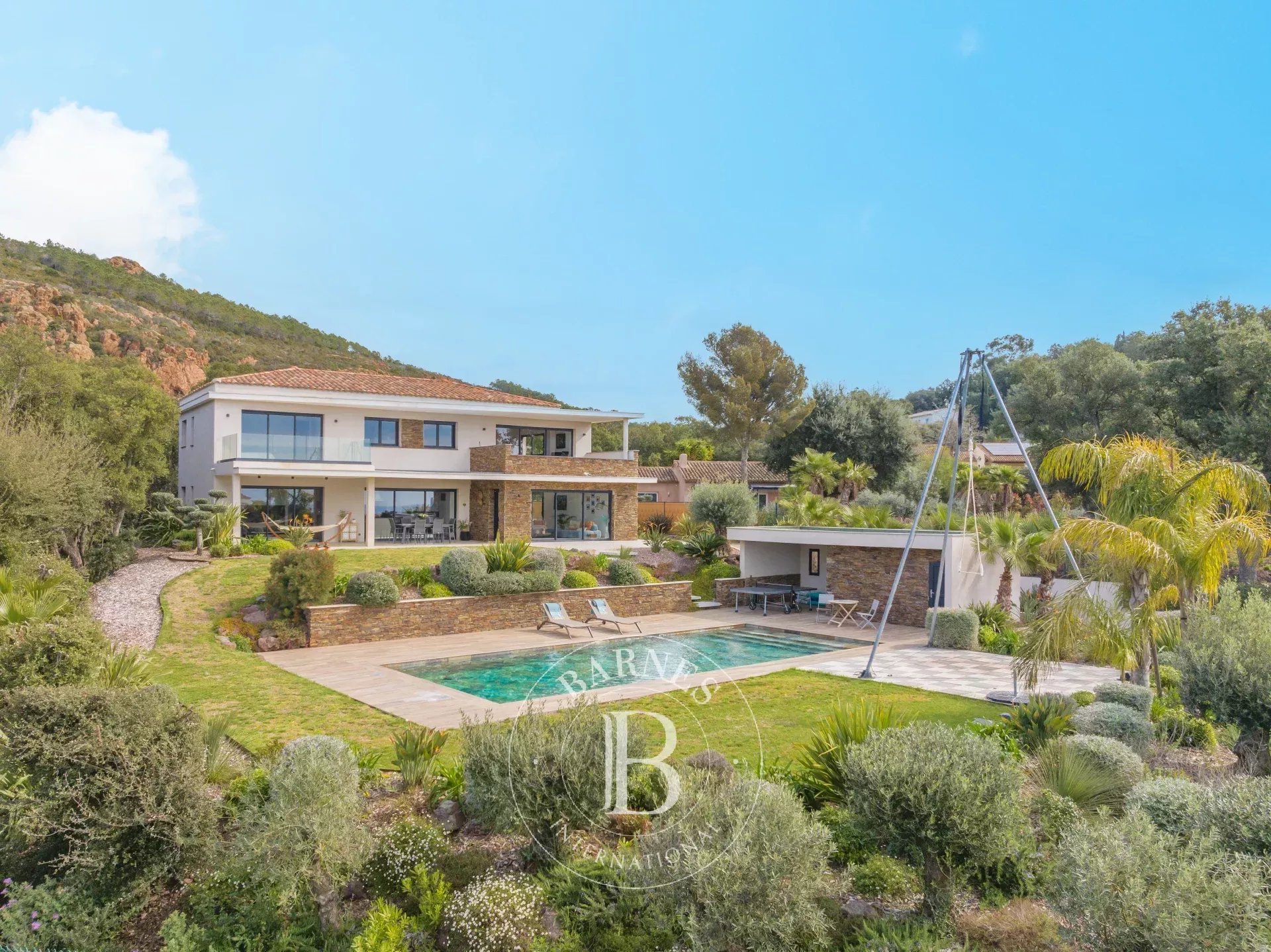 SAINT-RAPHAËL - VILLA CONTEMPORAINE AVEC VUE MER