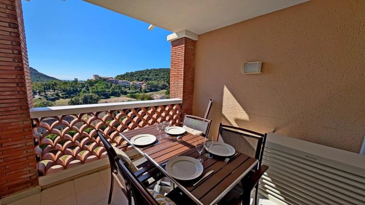 A VENDRE AGAY CAP ESTEREL LE VILLAGE 2 PIECES VUE MER. PARKING