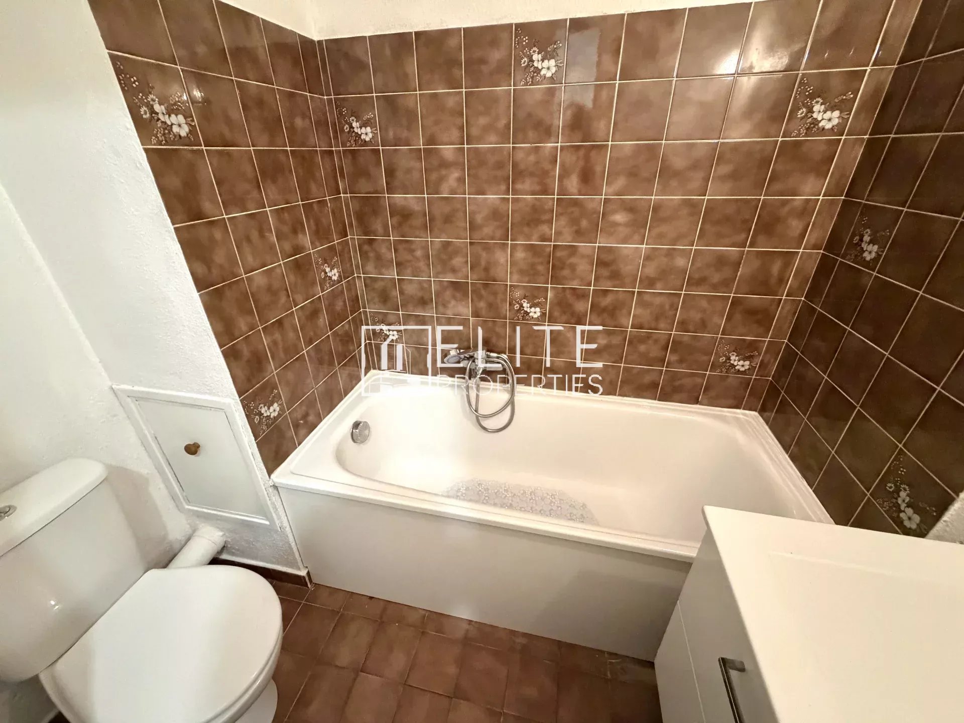 STUDIO 19 M² + JARDIN PRIVATIF – À 1 MIN DE LA MER À PIED – SAINT-RAPHAËL