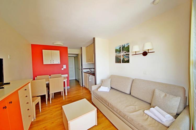 EXCLUSIVITE AZZURRA AGAY CAP ESTEREL  VILLAGE PIERRE & VACANCES APPARTEMENT 2 PIÈCES AVEC JARDIN